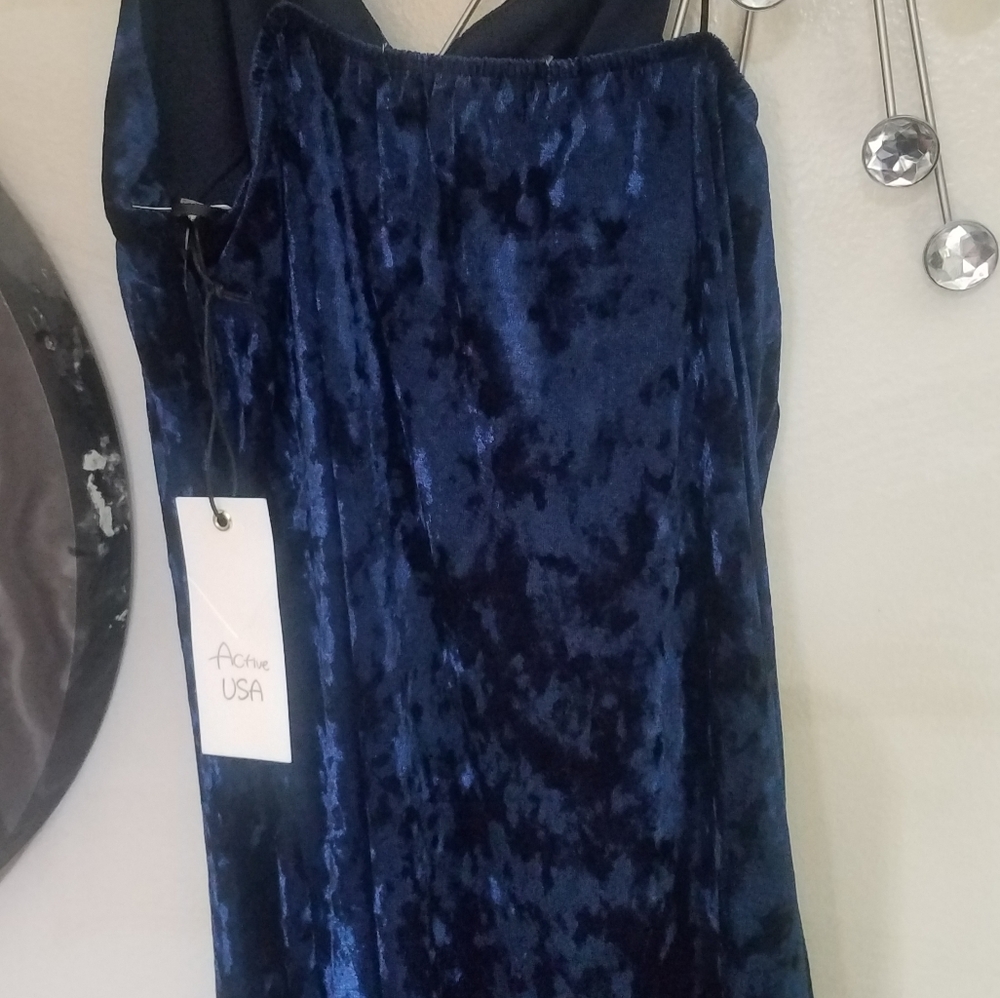 Dress - Picture 2 of 8